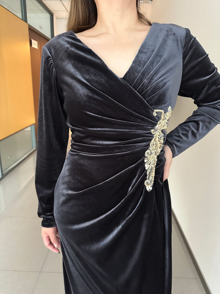 Robe de Mère de la Mariée en Velours à Volants, Coupe A-Line/Princess, Col en V, Manches Longues, Longueur Au Sol