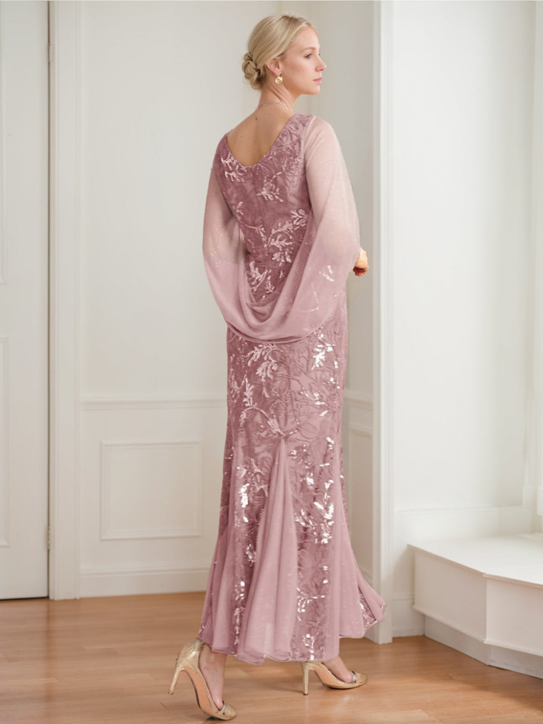 Robe de Mère de la Mariée Coupe A-Line/Princess à Col en V et Manches Mi-Longues avec Couleur Unie et Dentelle