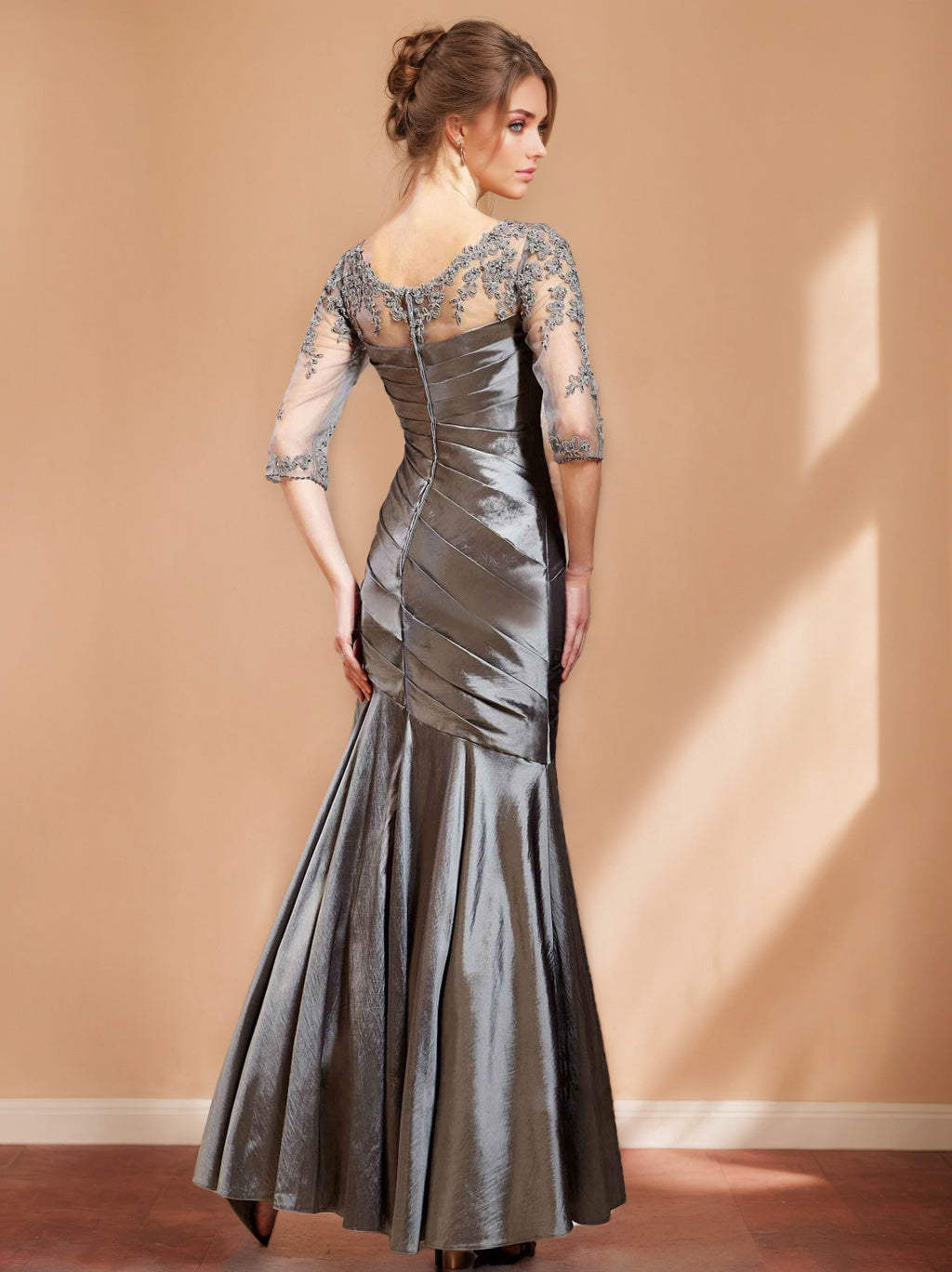 Robe de Mère de la Mariée Unique à Col en V, Manches 3/4, Longueur Au Sol, avec Appliques et Fronces