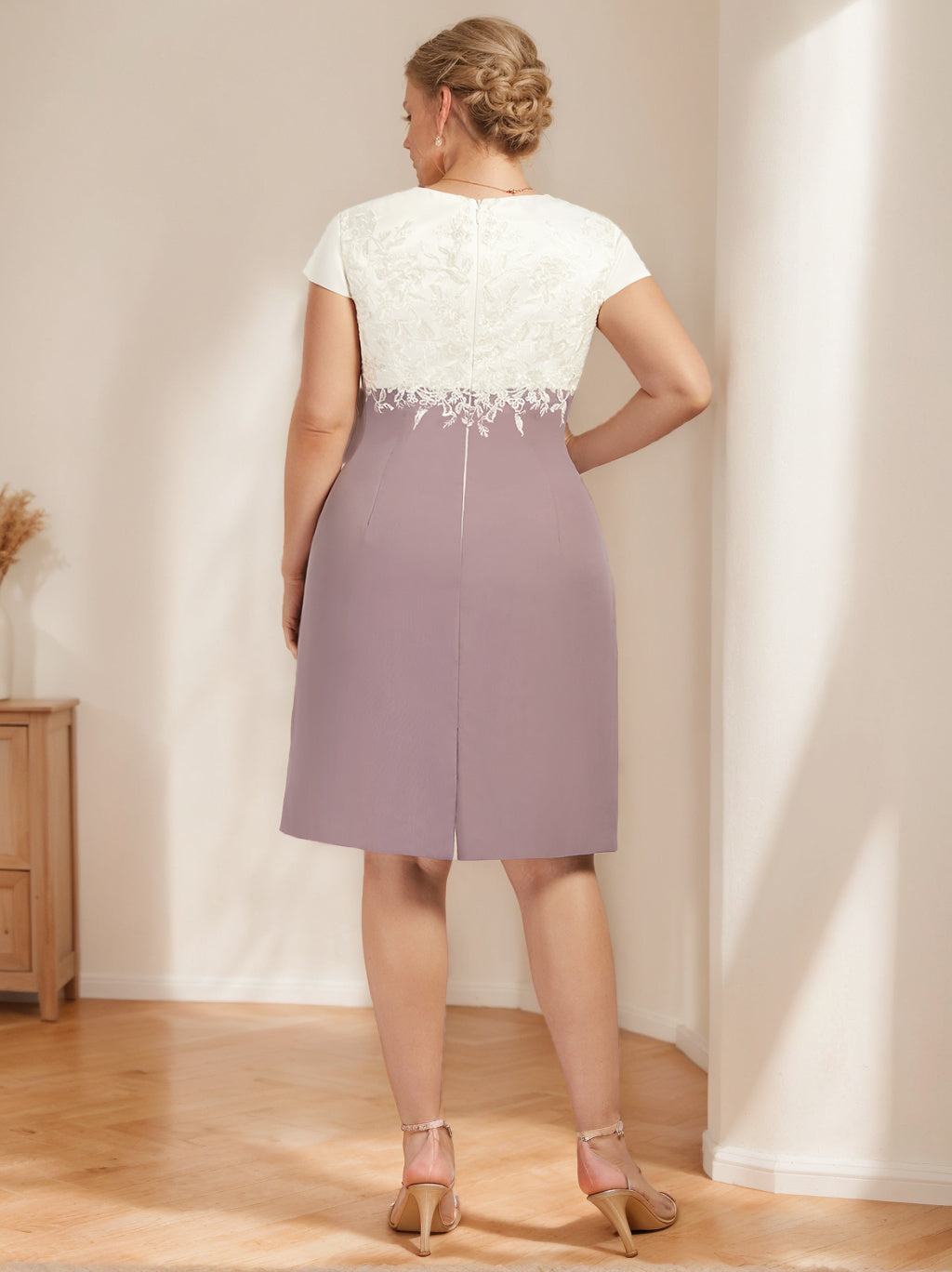Robe de Mère de la Mariée Grande Taille, Coupe A-Line/Princess, Col en V, Manches Courtes, Longueur Au Sol, avec Appliques en Dentelle