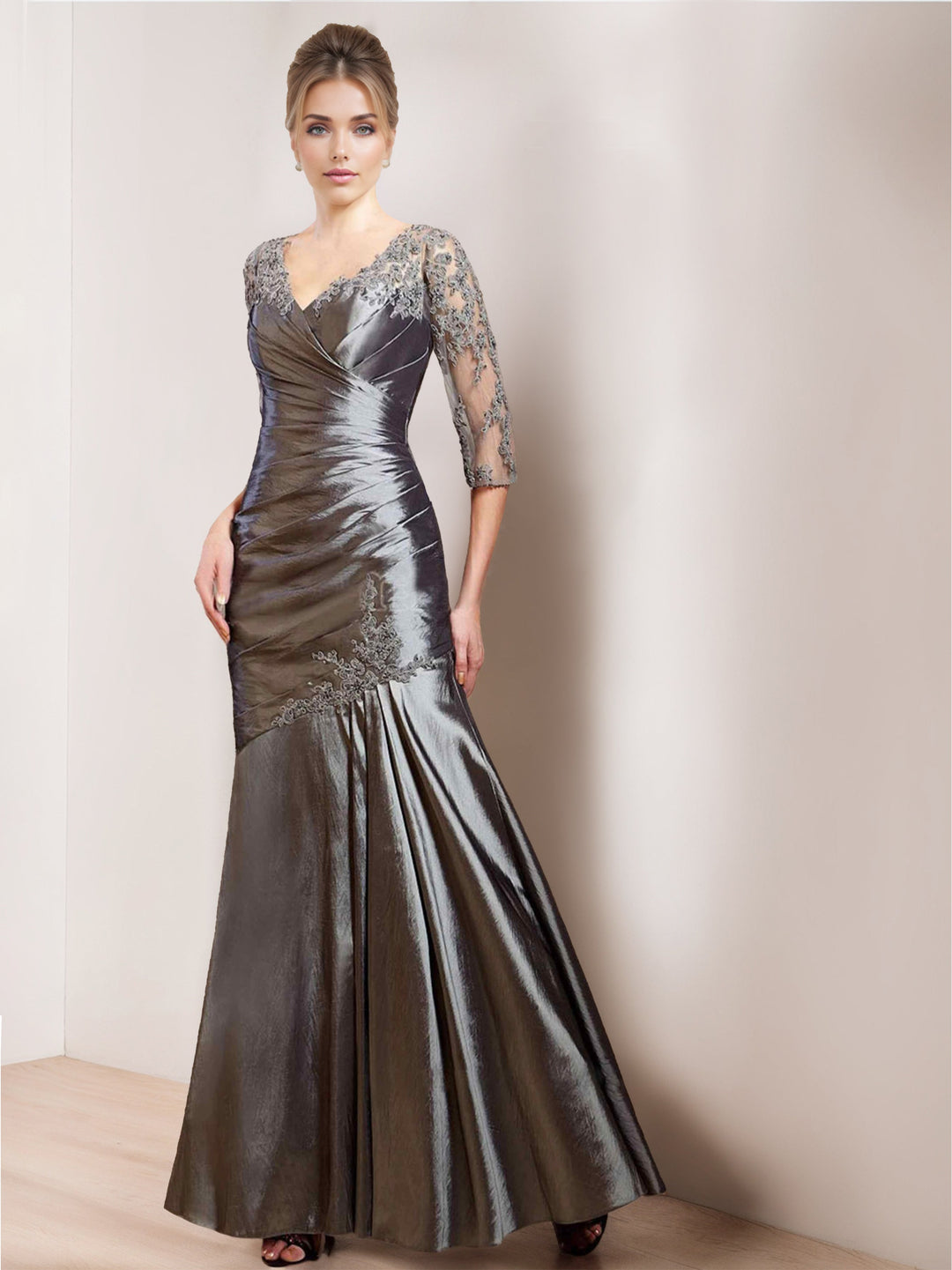 Robe de Mère de la Mariée Unique à Col en V, Manches 3/4, Longueur Au Sol, avec Appliques et Fronces