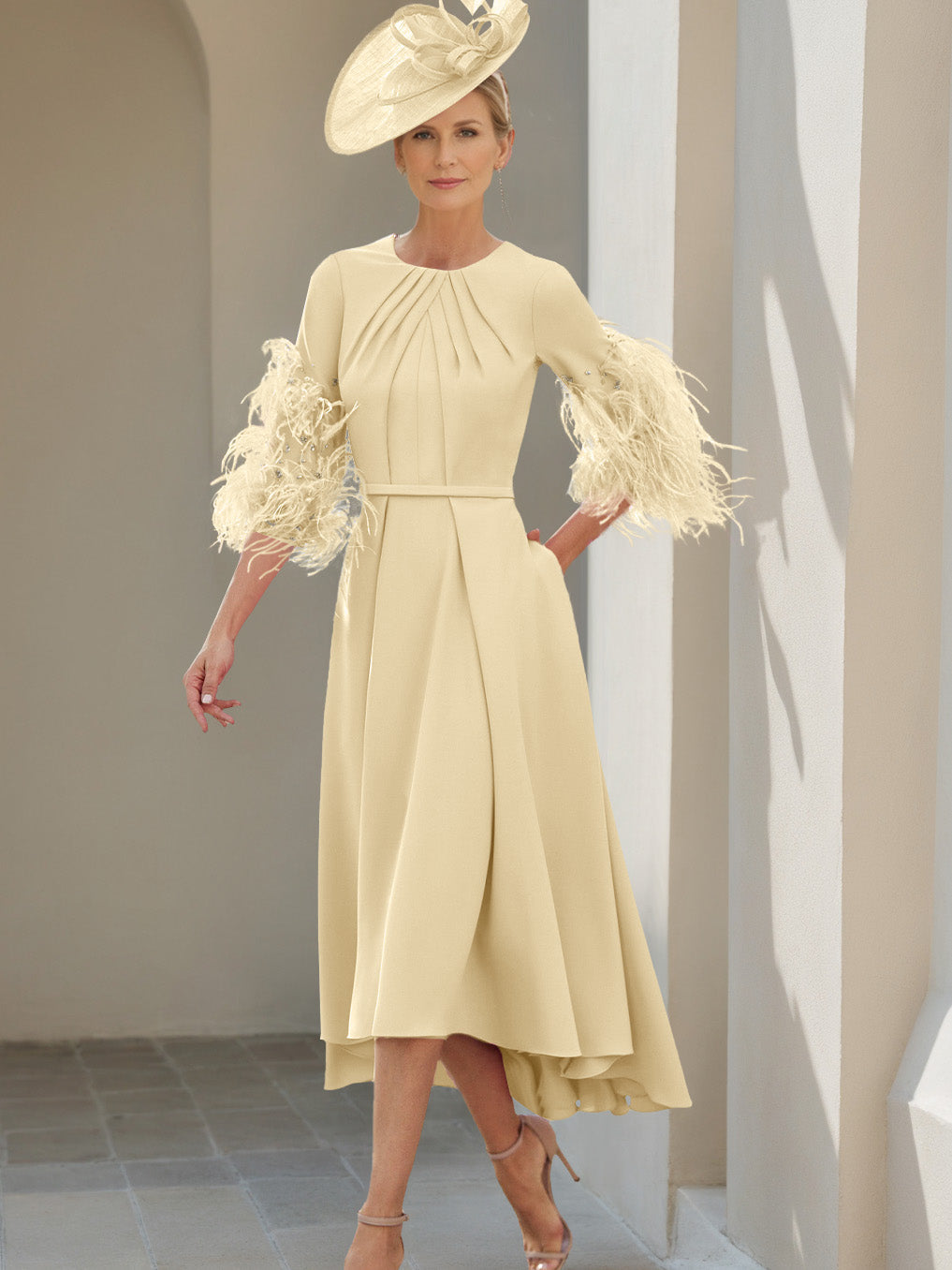 Ligne A/Princesse Scoop Demi-manches Longueur de Thé Robes Mère de La Mariée avec Feathers