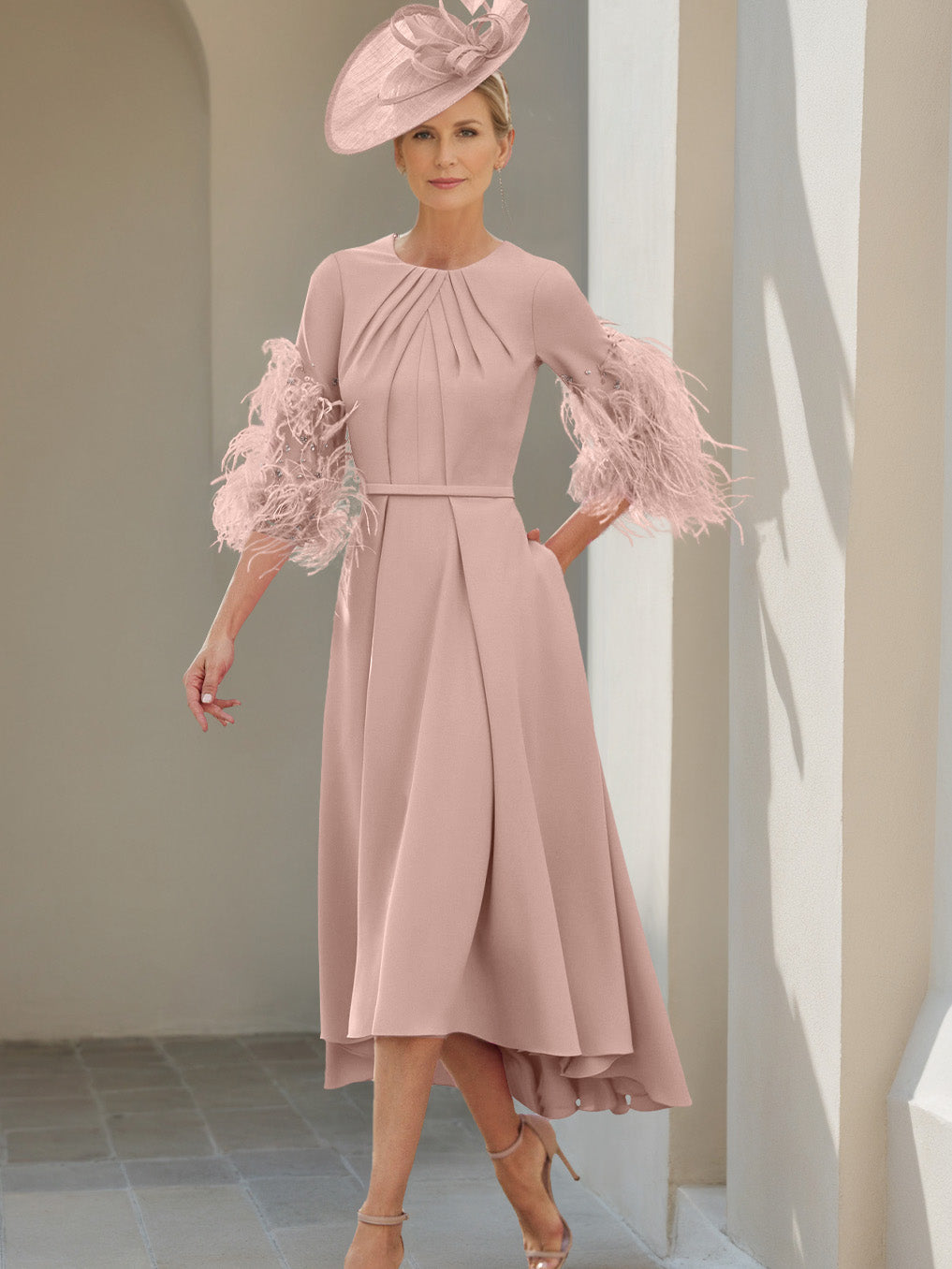 Ligne A/Princesse Scoop Demi-manches Longueur de Thé Robes Mère de La Mariée avec Feathers