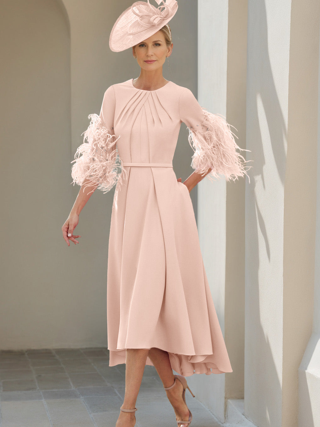 Ligne A/Princesse Scoop Demi-manches Longueur de Thé Robes Mère de La Mariée avec Feathers