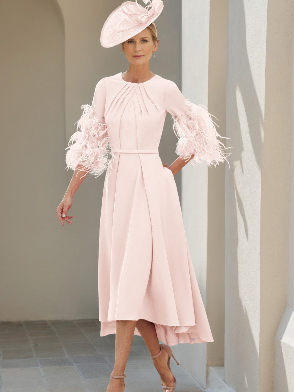 Ligne A/Princesse Scoop Demi-manches Longueur de Thé Robes Mère de La Mariée avec Feathers