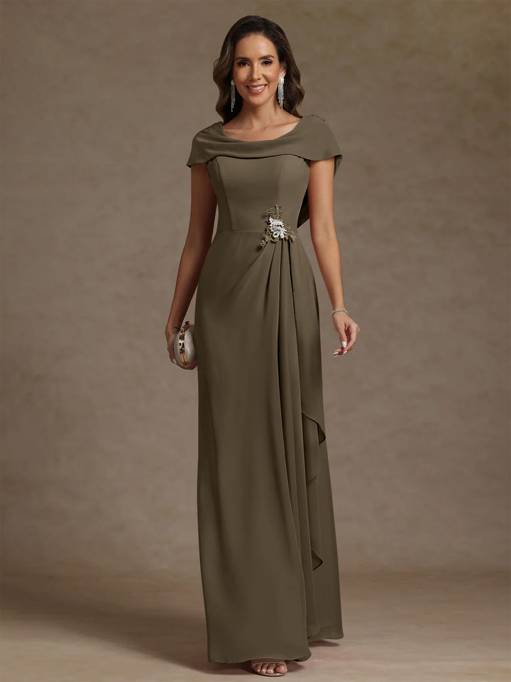 Robe mère de la mariée fourreau mousseline, col drapé, sans manches, longueur sol, strass et volants