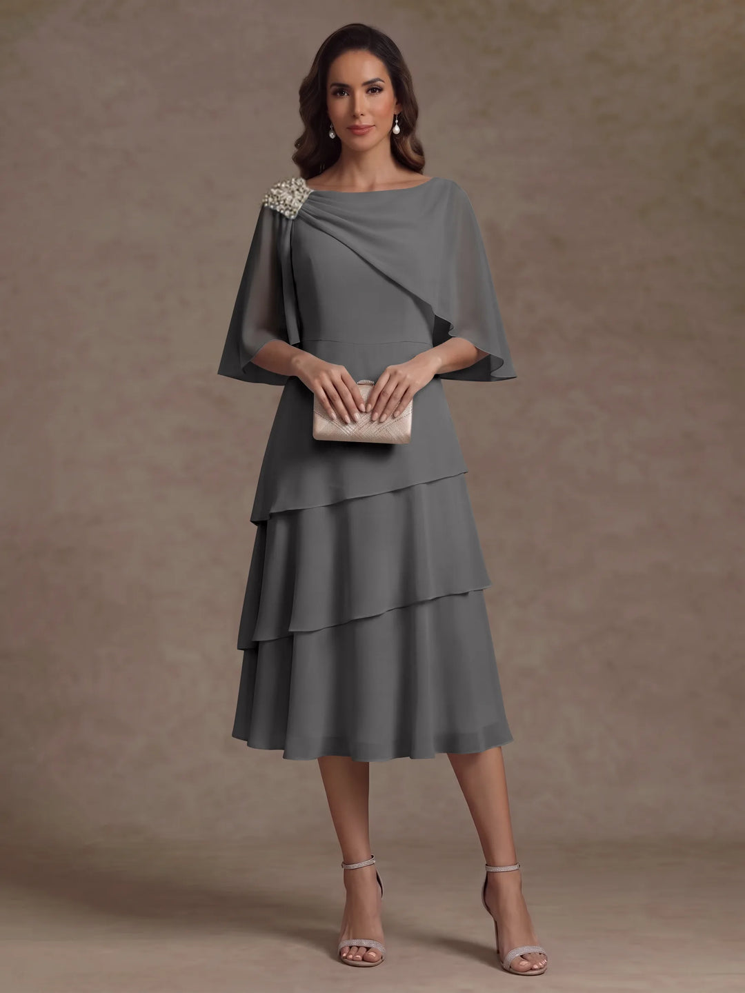 Robe Mère de la Mariée en Mousseline, Col Bateau, Ligne A/Princesse, Longueur Midi, Manches Cape, à Volants