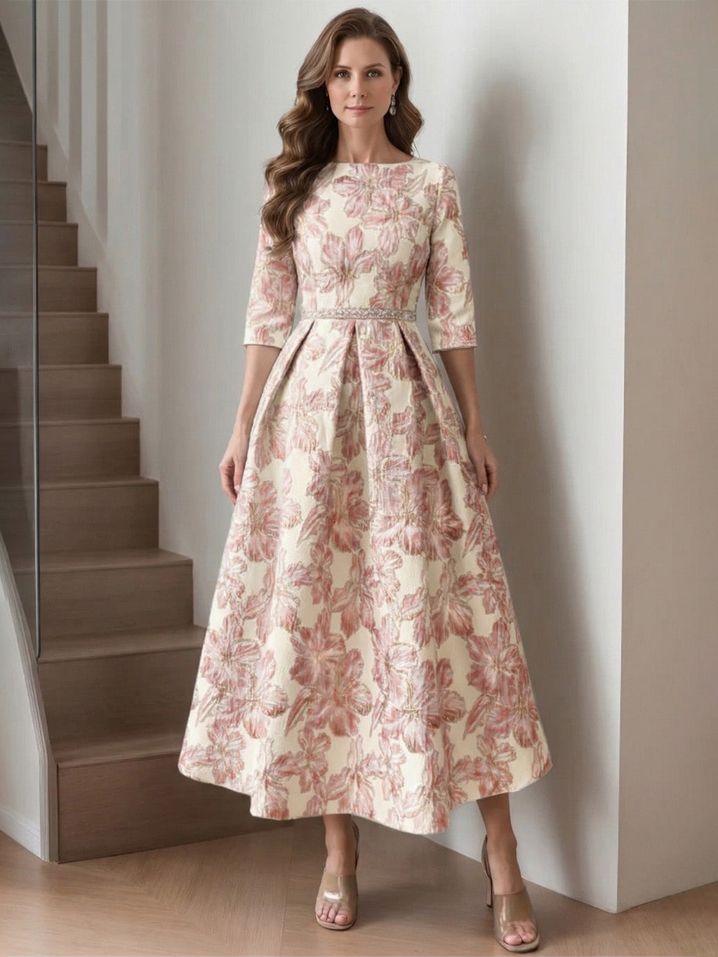 Robe mère de la mariée satin imprimé ligne A, col rond, manches mi-longues, longueur midi, motifs floraux et ceinture