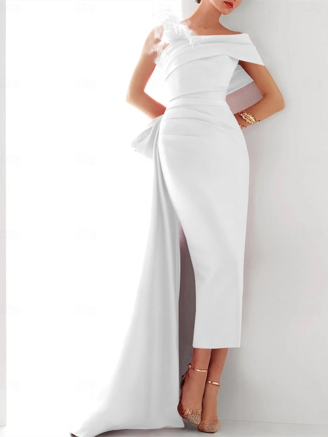Robe de Soirée Fourreau/Colonne à Une Épaule Sans Manches, Traîne à Balayage/Pinceau, Robe Élégante en Satin avec Nœud(S) en Plumes