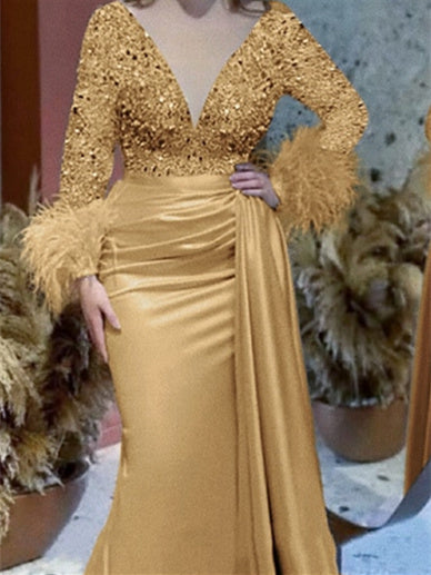 Robe de Mère de la Mariée Sirène/Trompette à Col en V et Manches Longues, Traîne Courte, en Satin avec Plumes Pailletées et Froncées