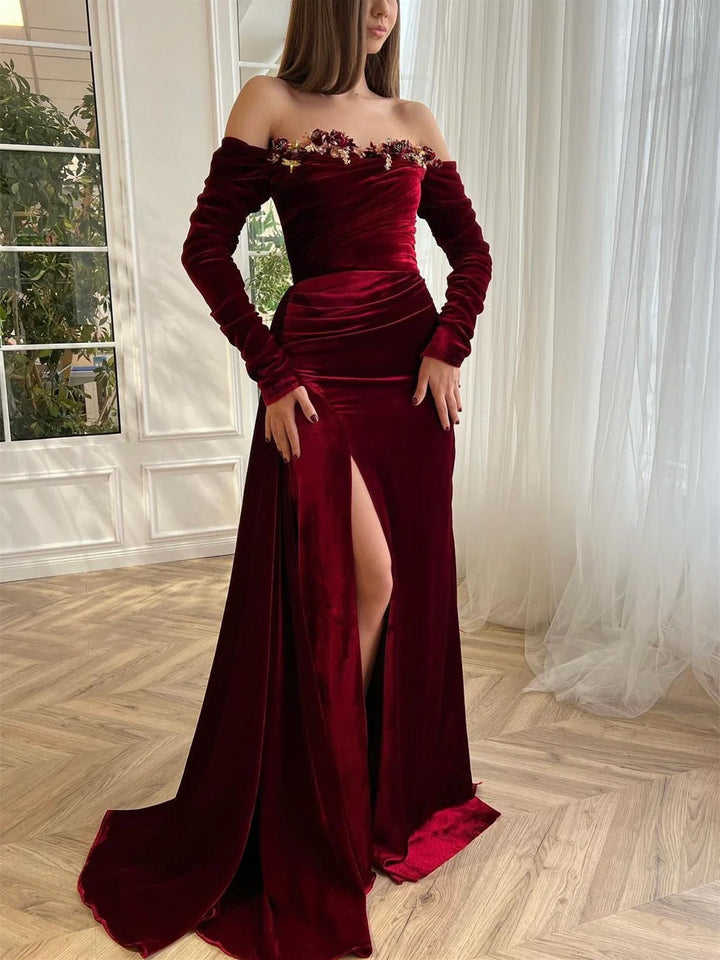 Robe de Soirée Luxueuse en Velours à Manches Longues et Épaules Dénudées