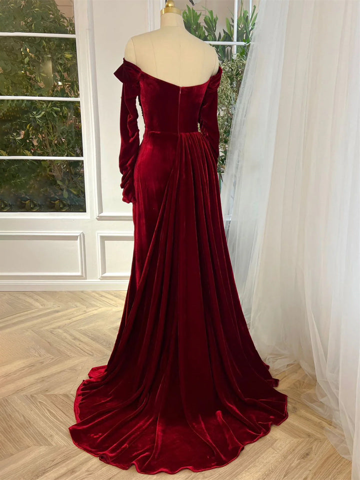 Robe de Soirée Luxueuse en Velours à Manches Longues et Épaules Dénudées