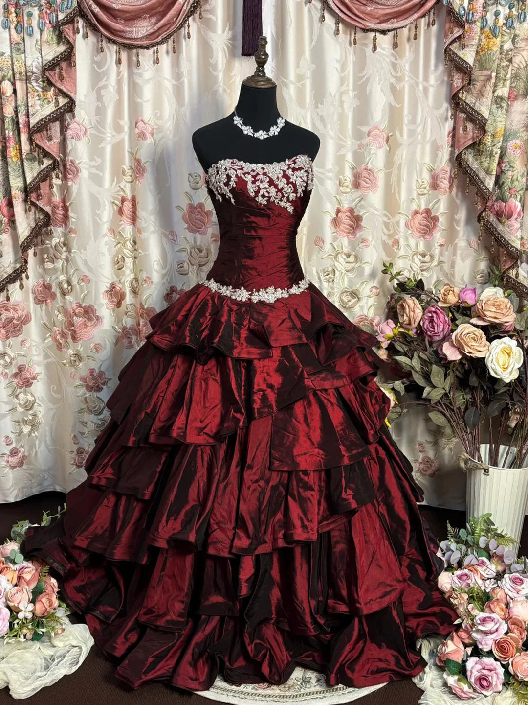 Robe de Bal de Promo Ligne A/Princesse Bustier en Taffetas Longueur au Sol à Volants avec Appliqués Sans Manches