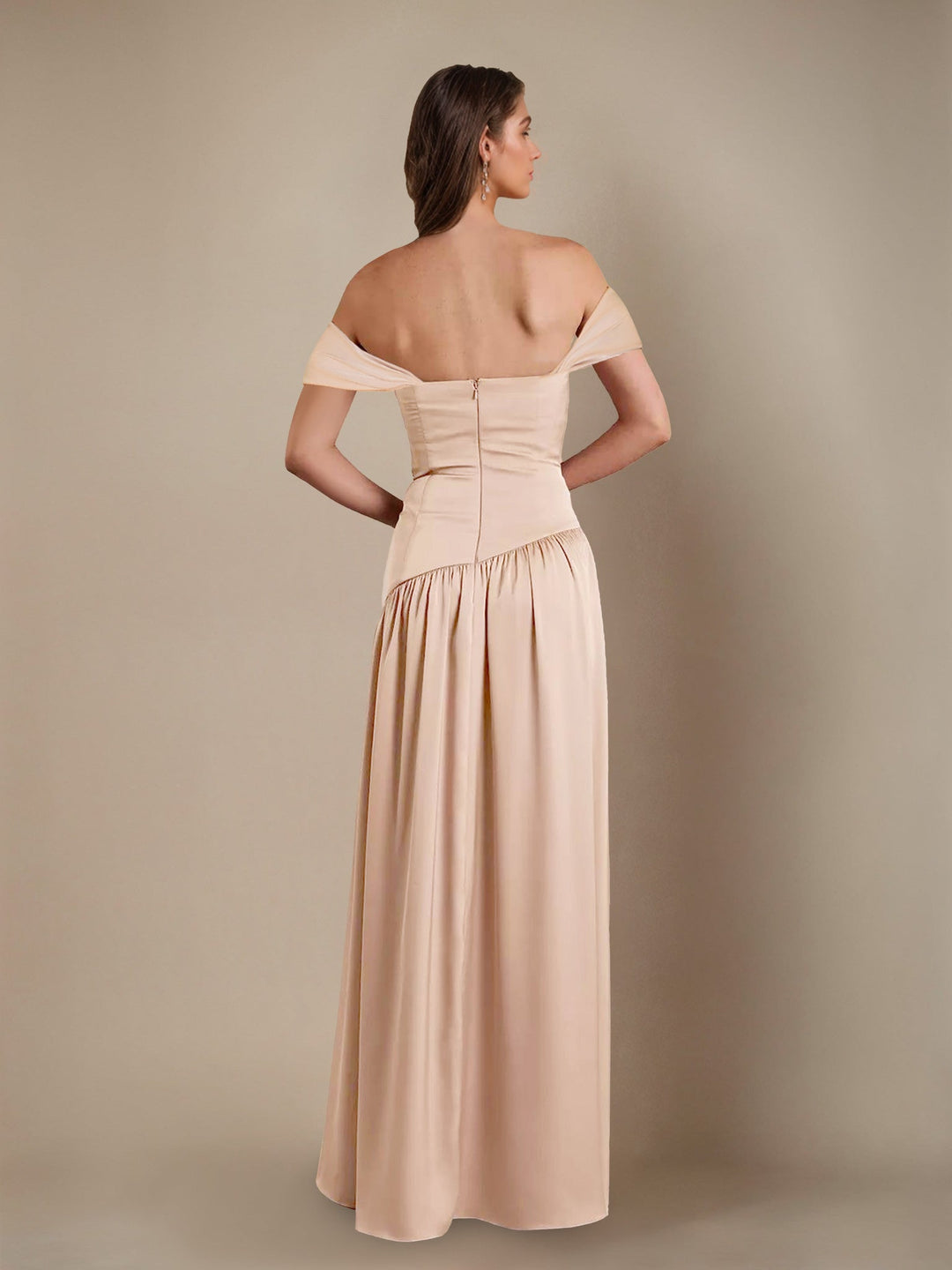Ligne A/Princesse Hors de l'Épaule Sans Manches La Longueur du Sol Satin de Soie Robes de Demoiselle d'Honneur avec Pleated & Côté Divisé