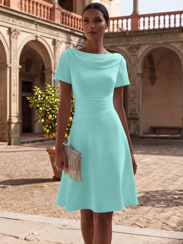 Robe de Cocktail Ligne A/Princesse en Satin Élastique Col Drapé Longueur Genou Froncée Manches Courtes
