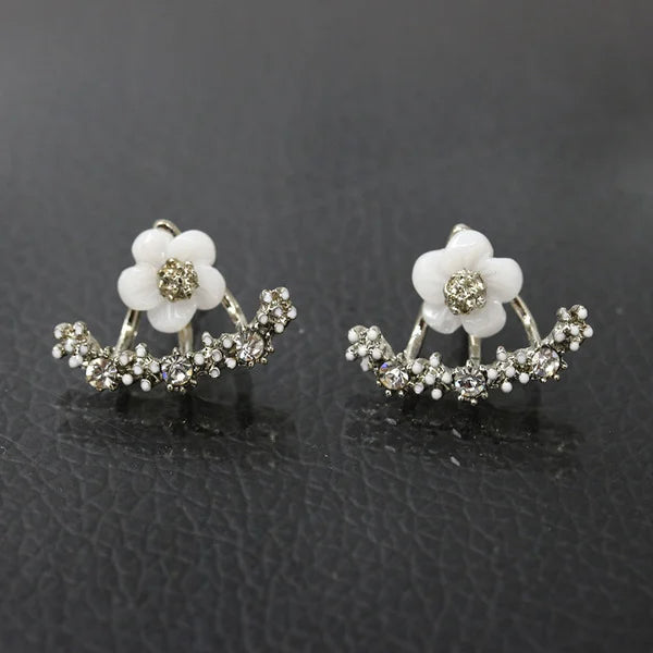 Boucles d'oreilles classiques à tige en strass et fleurs