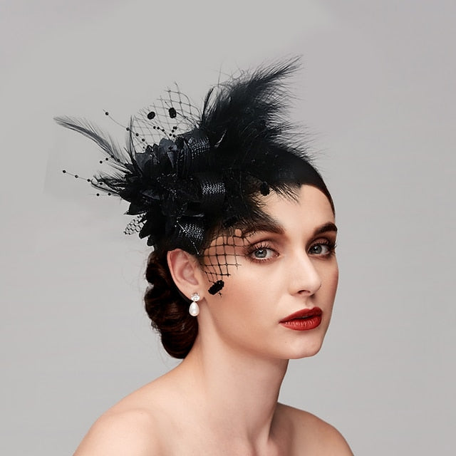 Chapeaux Fascinateurs en Filet de Plumes avec Motif Floral