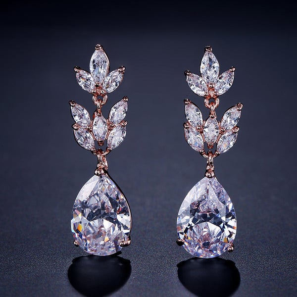 Magnifiques boucles d'oreilles pendantes en zircon