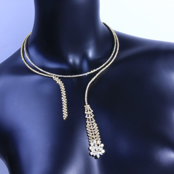 Collier luxueux en strass