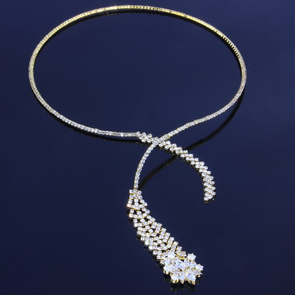 Collier luxueux en strass