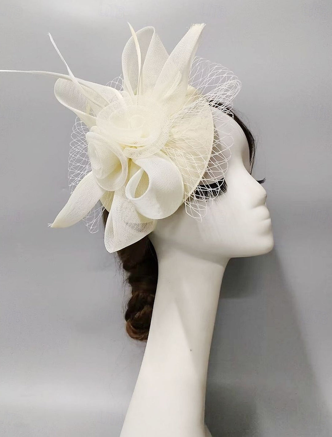 Élégant chapeau à plateau en tulle, coiffe fascinator avec fleur, nœud et nœud papillon