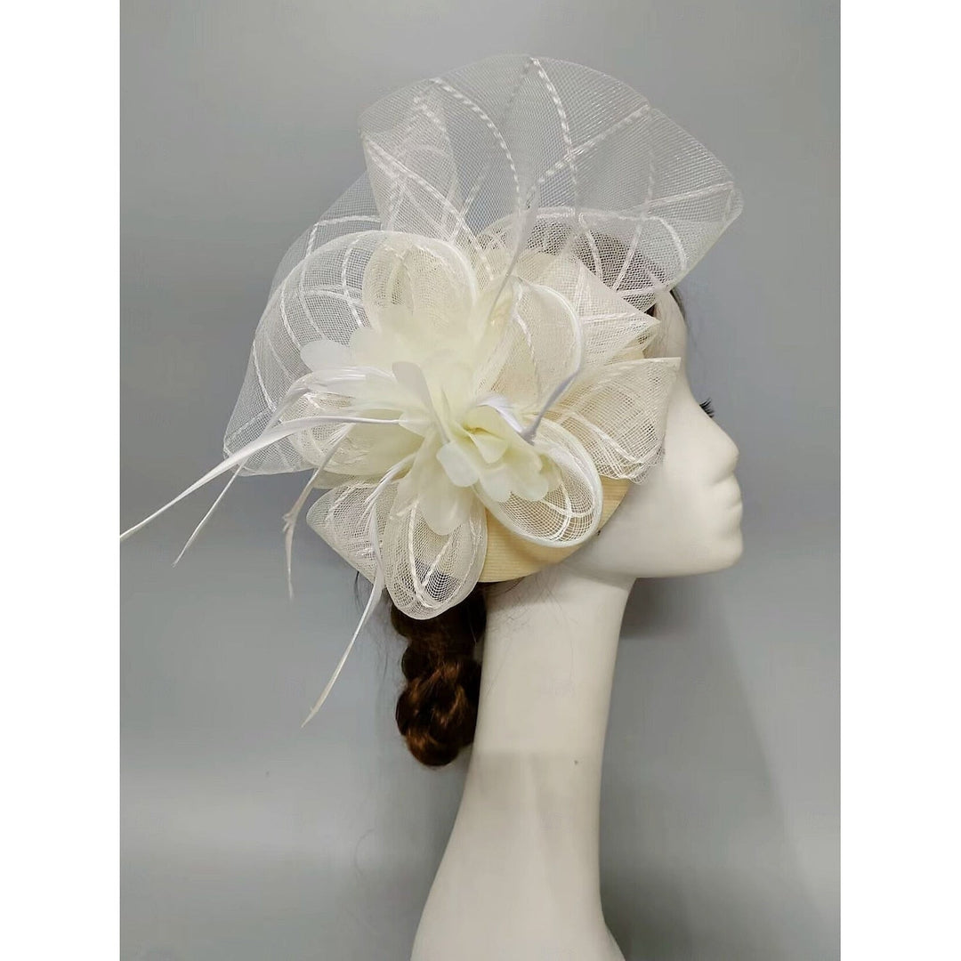 Fascinator élégant voilette type soucoupe, fleur, plume et tulle