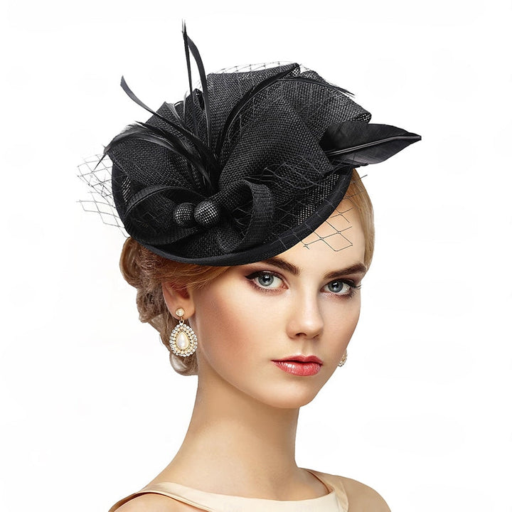 Coiffe blanche florale plumes pour Tea Party et Kentucky Derby