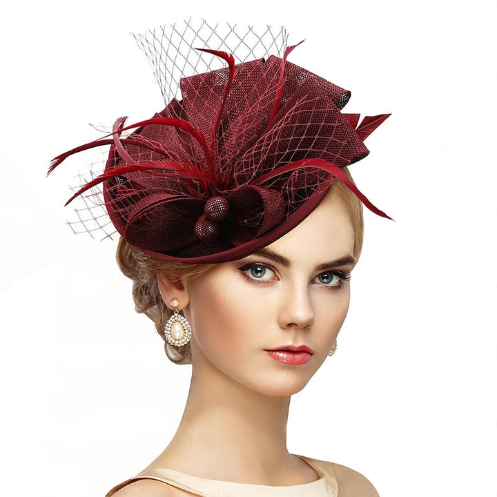 Coiffe blanche florale plumes pour Tea Party et Kentucky Derby
