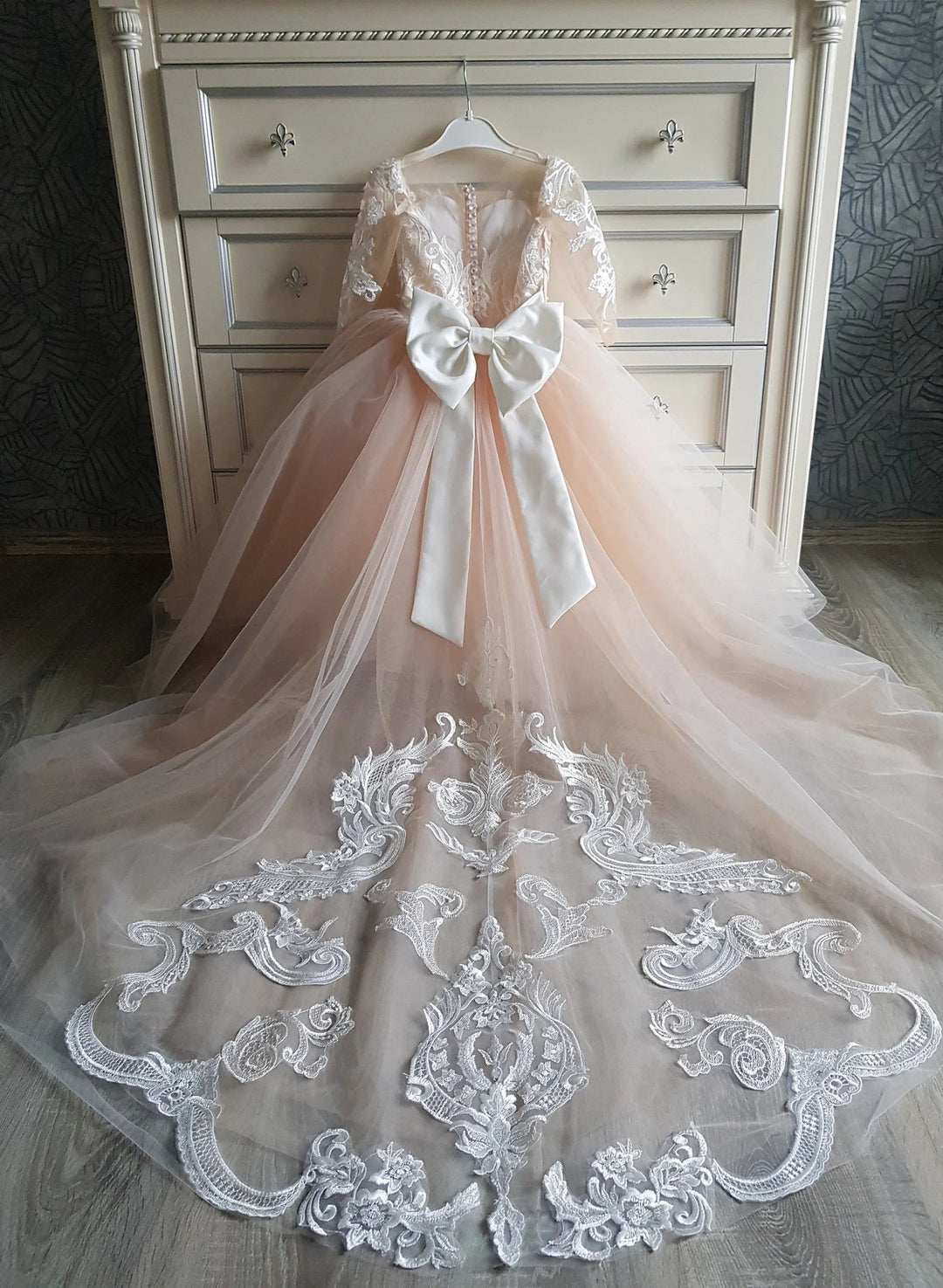 Forme Princesse Col Transparent Tulle Robes de demoiselle d'honneur - fille avec Appliques et Noeud papillon