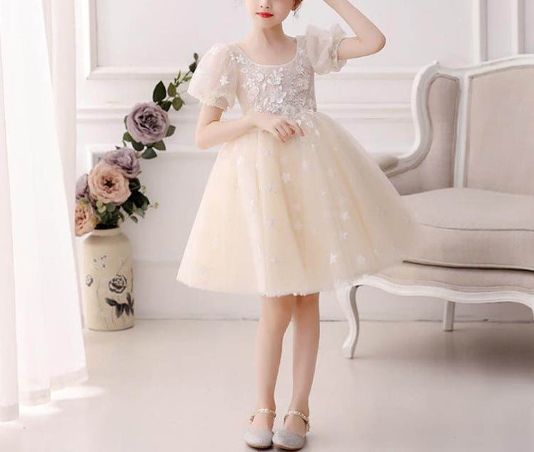 Robe de Demoiselle D'Honneur en Dentelle à Manches Courtes et Longueur Genou, Coupe A-Line/Princess, avec Appliques