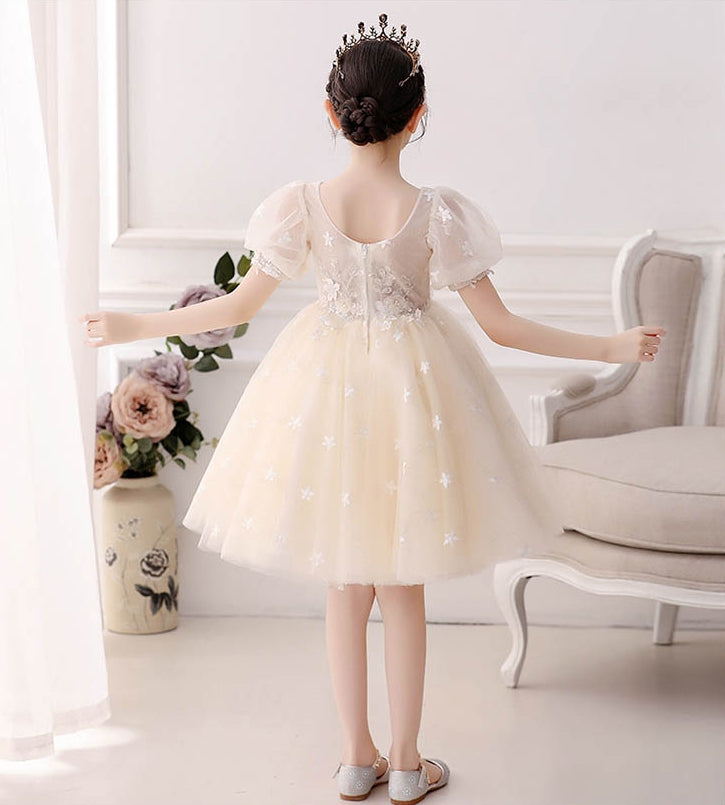 Robe de Demoiselle D'Honneur en Dentelle à Manches Courtes et Longueur Genou, Coupe A-Line/Princess, avec Appliques