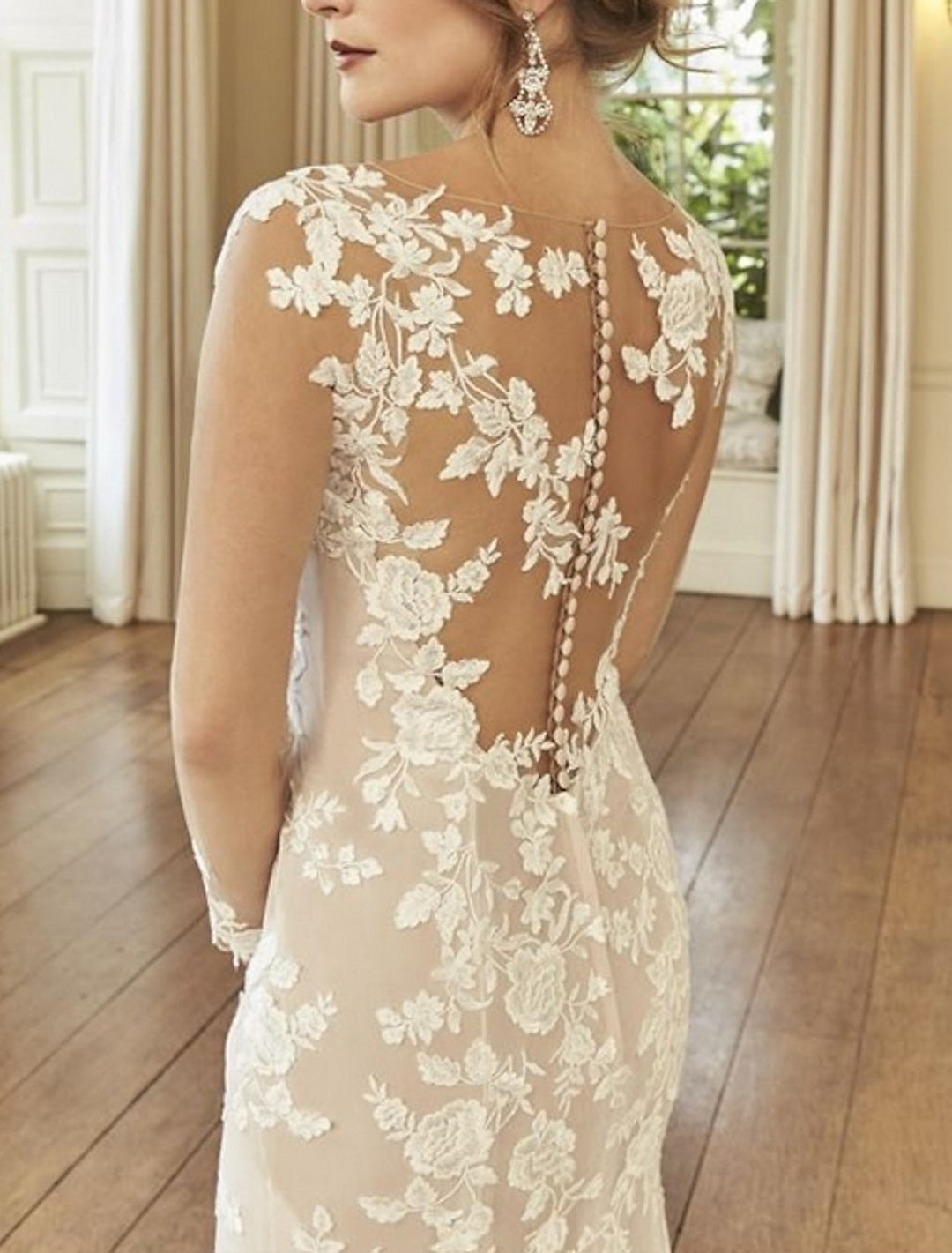 Robe de mariée trompette/sirène col en V longueur ras du sol en dentelle