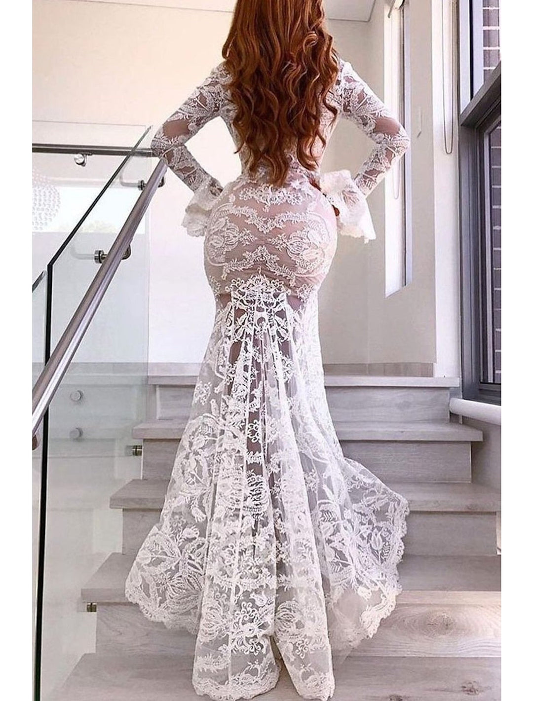 Robe de mariée trompette/sirène col en V longueur ras du sol en dentelle