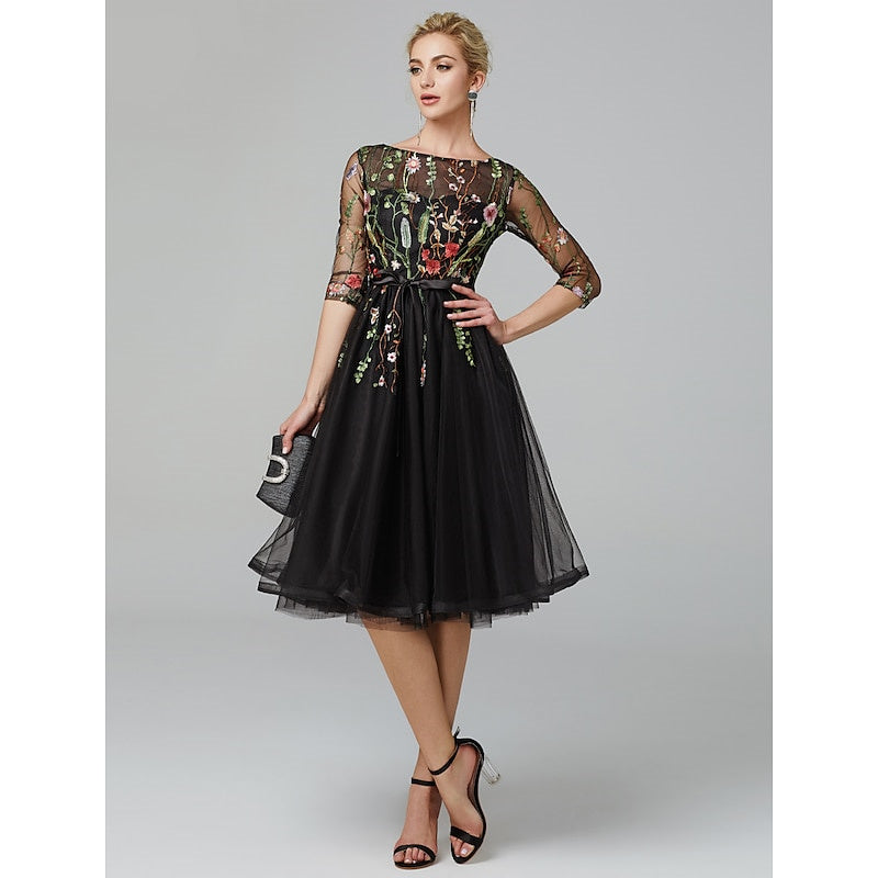 Robe de Mariée Trapèze/Princesse à Col Illusion et Manches Courtes, Longueur Genou, avec Appliques Brodées