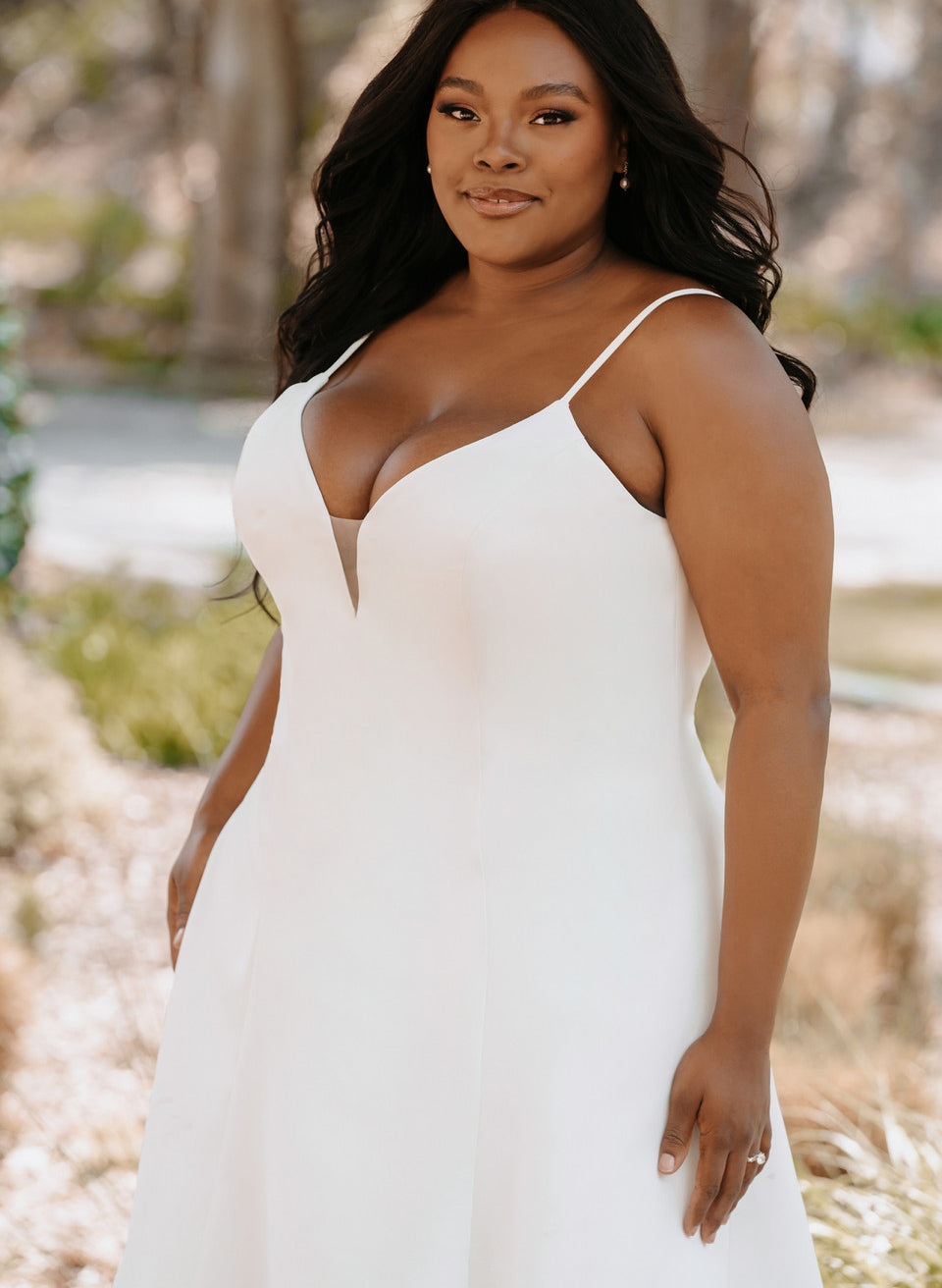 Robe de Mariée Grande Taille à Bretelles Spaghetti et Col en V, Coupe A-Line/Princesse