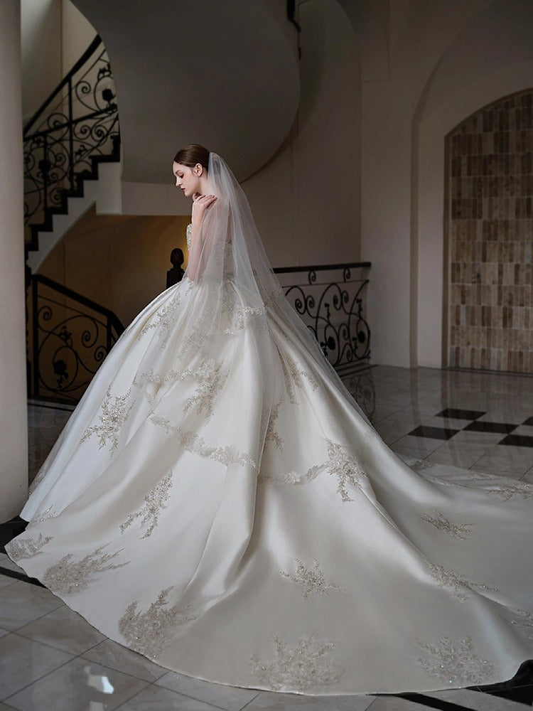 Robe De Bal Hors De L'épaule, Traîne Cathédrale, Plissée, Avec Appliques De Bijoux