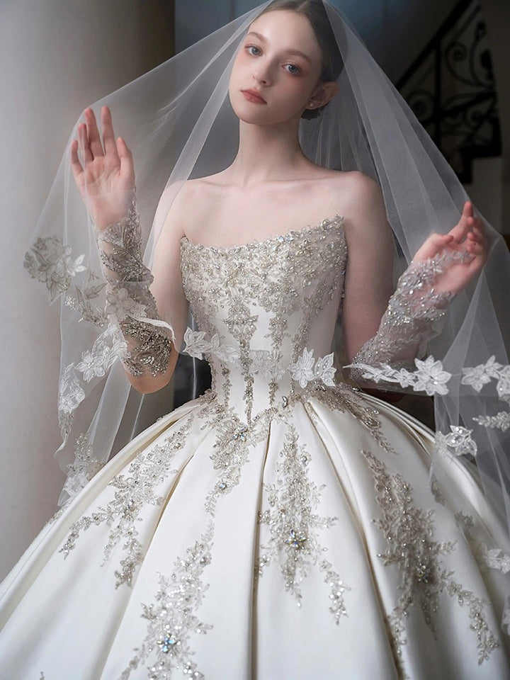 Robe De Bal Hors De L'épaule, Traîne Cathédrale, Plissée, Avec Appliques De Bijoux