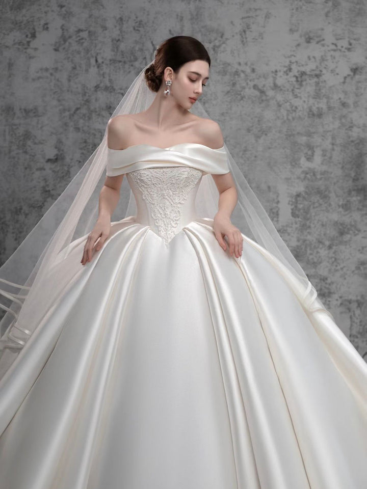 Robe De Bal, Hors de l'épaule, Longueur au sol, Robe De Mariée Avec Appliques Et Volants