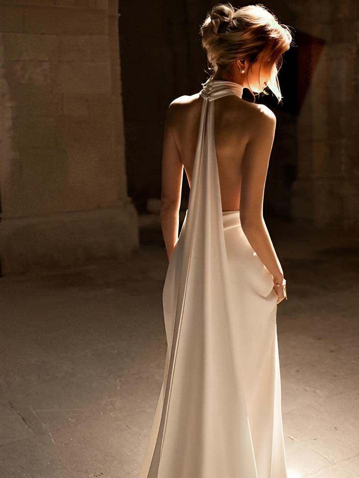Robe De Mariée Forme Cylindre/Gaine, Col Licou, Sans Manches, Traîne Légère, Froncée, Avec Boutons