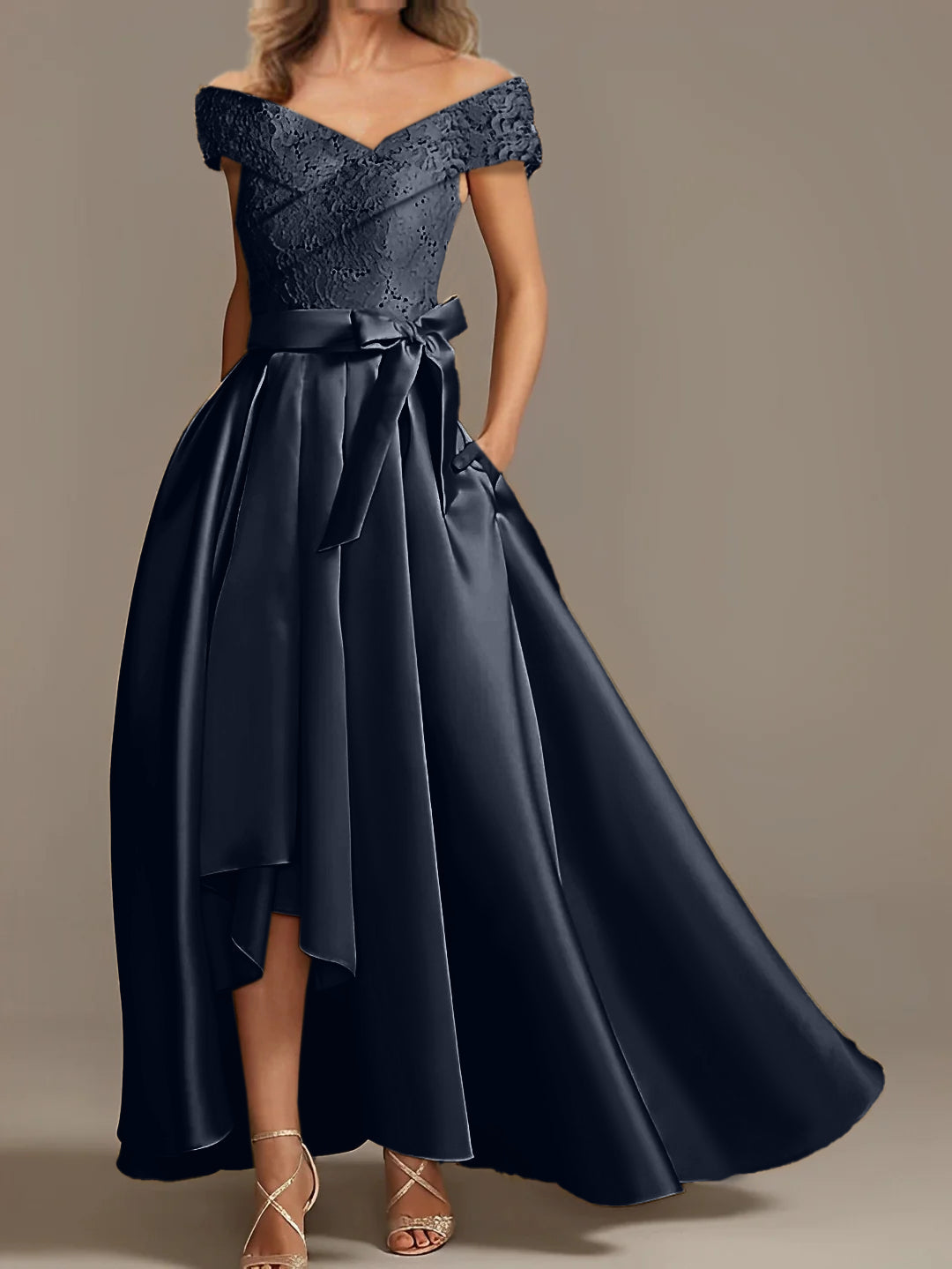 Robes de Mère de la Mariée Asymétriques à Épaules Dénudées, Coupe A-Line/Princess, avec Volants