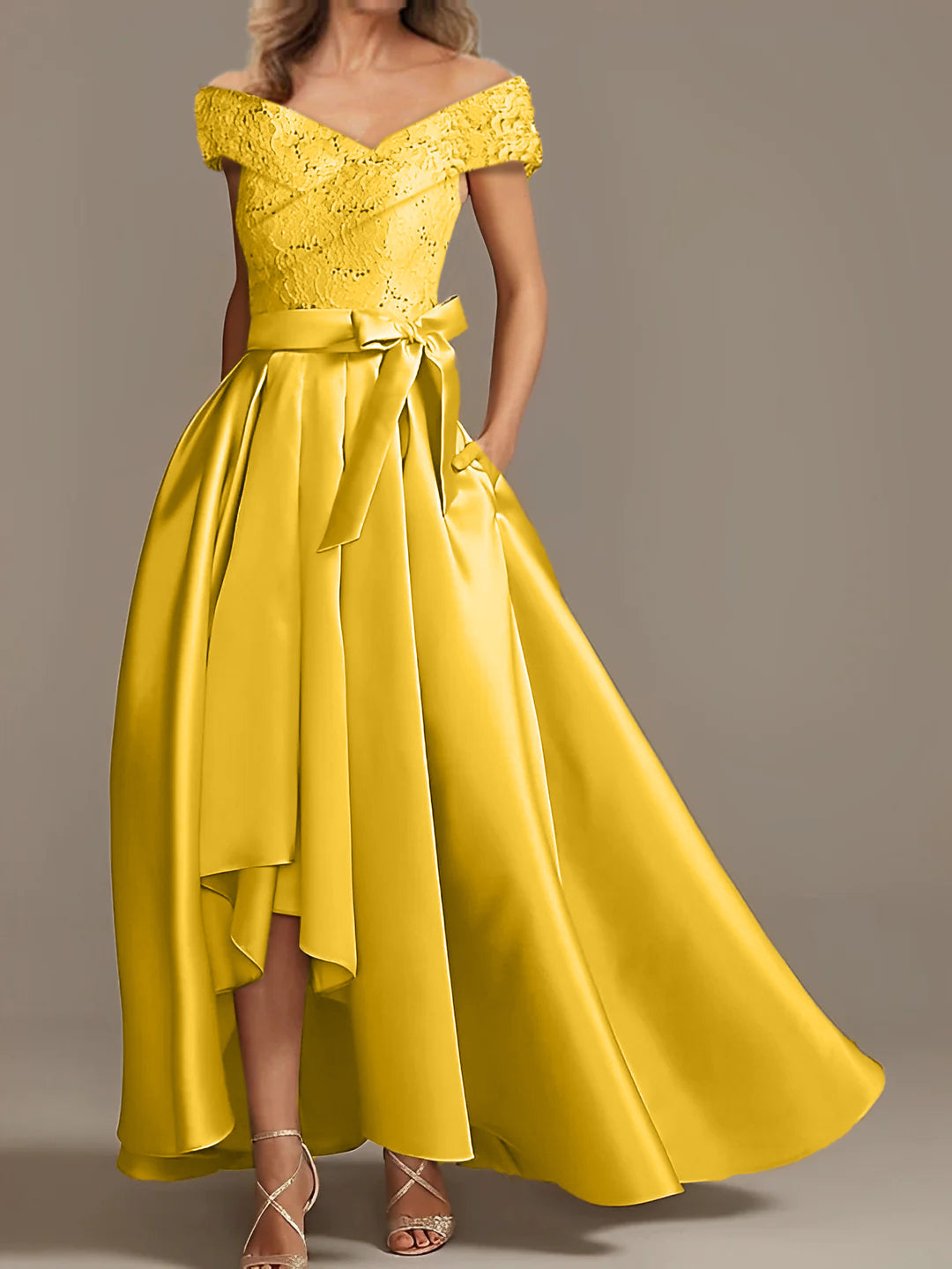 Robes de Mère de la Mariée Asymétriques à Épaules Dénudées, Coupe A-Line/Princess, avec Volants