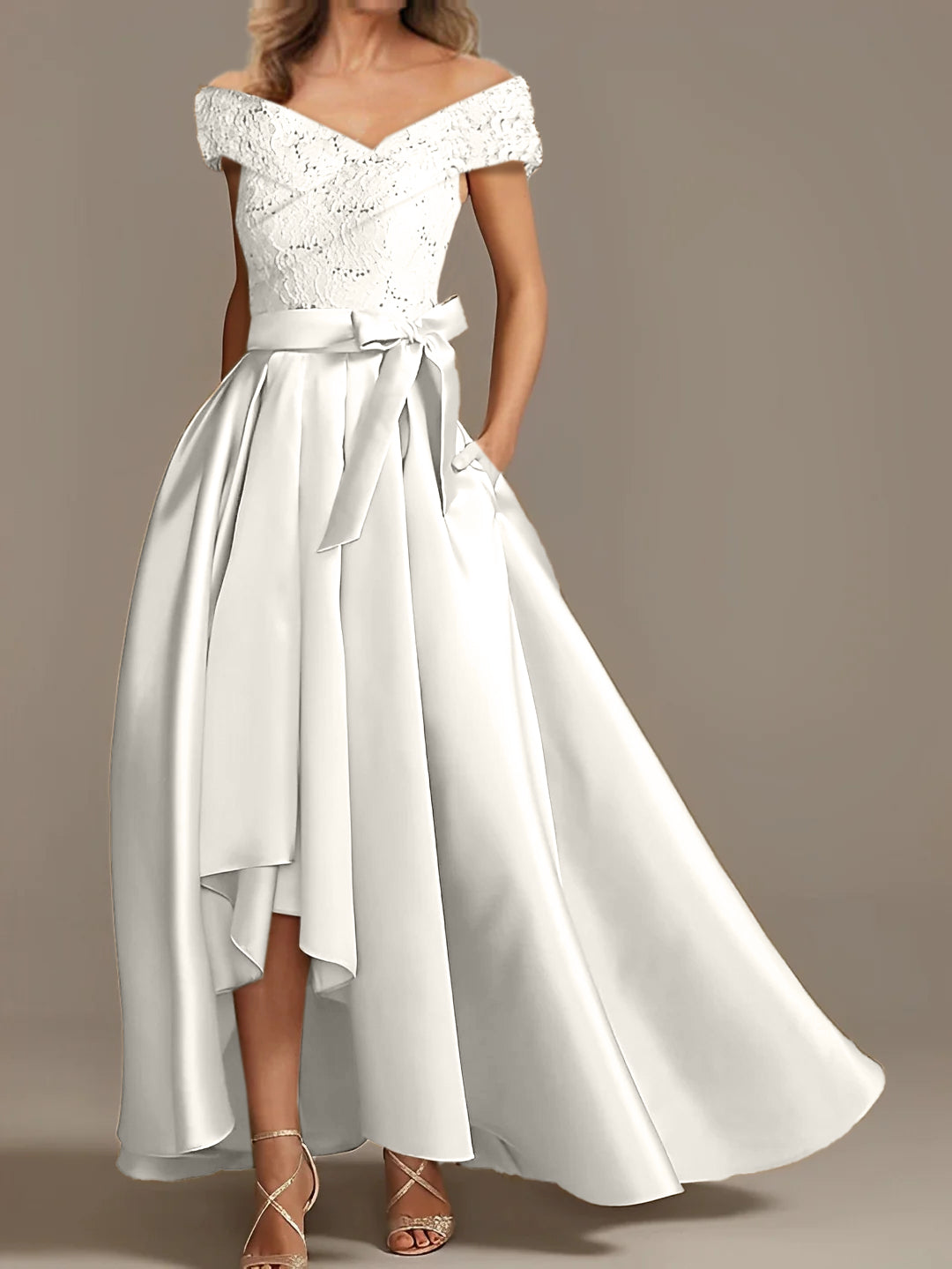 Robes de Mère de la Mariée Asymétriques à Épaules Dénudées, Coupe A-Line/Princess, avec Volants