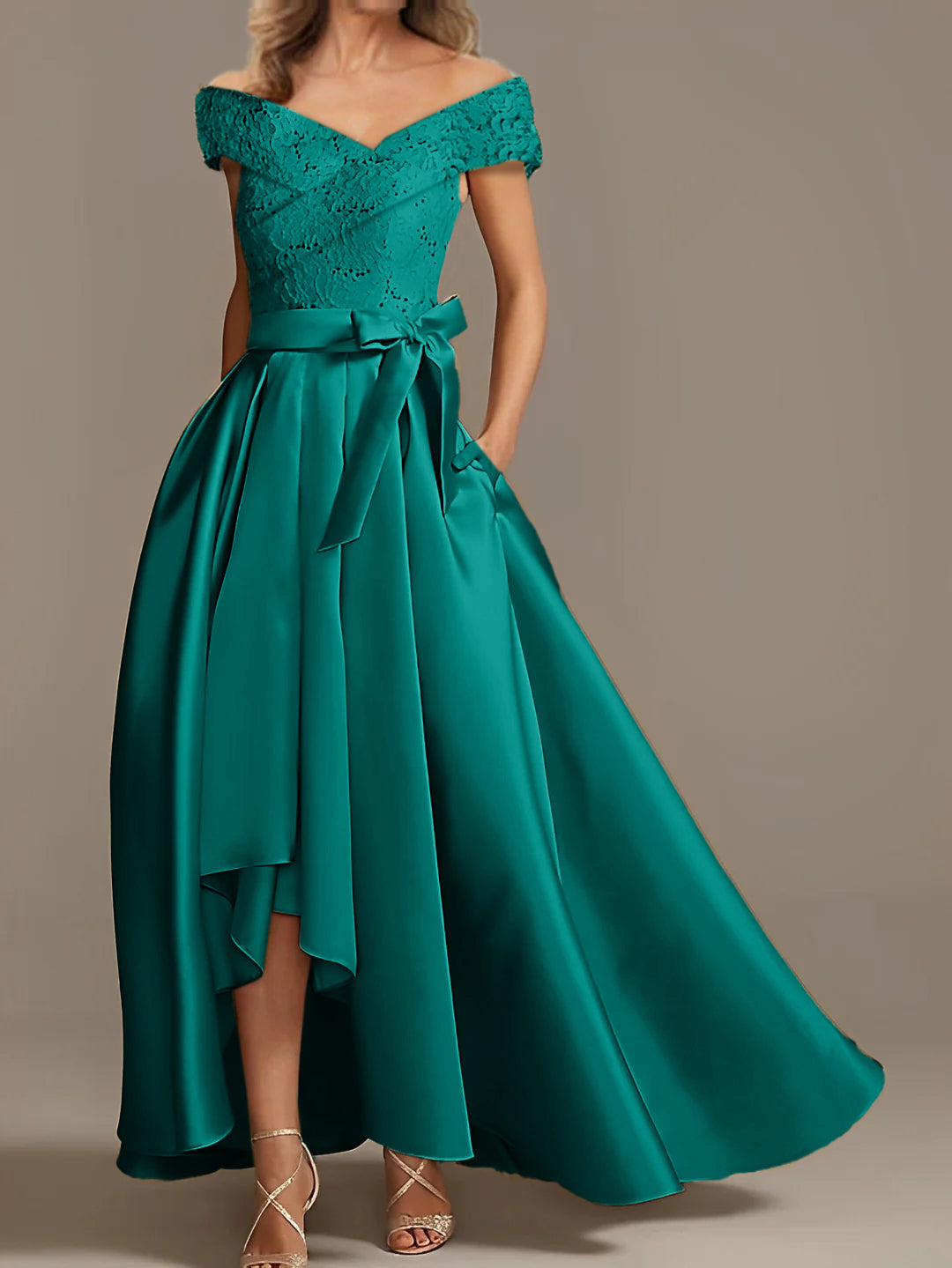 Robes de Mère de la Mariée Asymétriques à Épaules Dénudées, Coupe A-Line/Princess, avec Volants