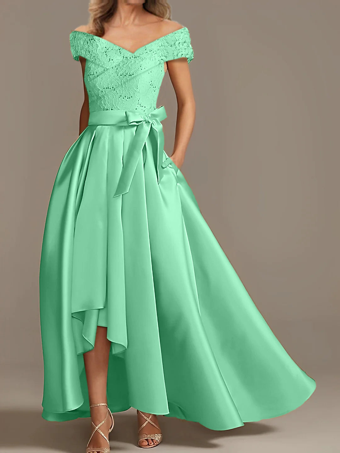 Robes de Mère de la Mariée Asymétriques à Épaules Dénudées, Coupe A-Line/Princess, avec Volants