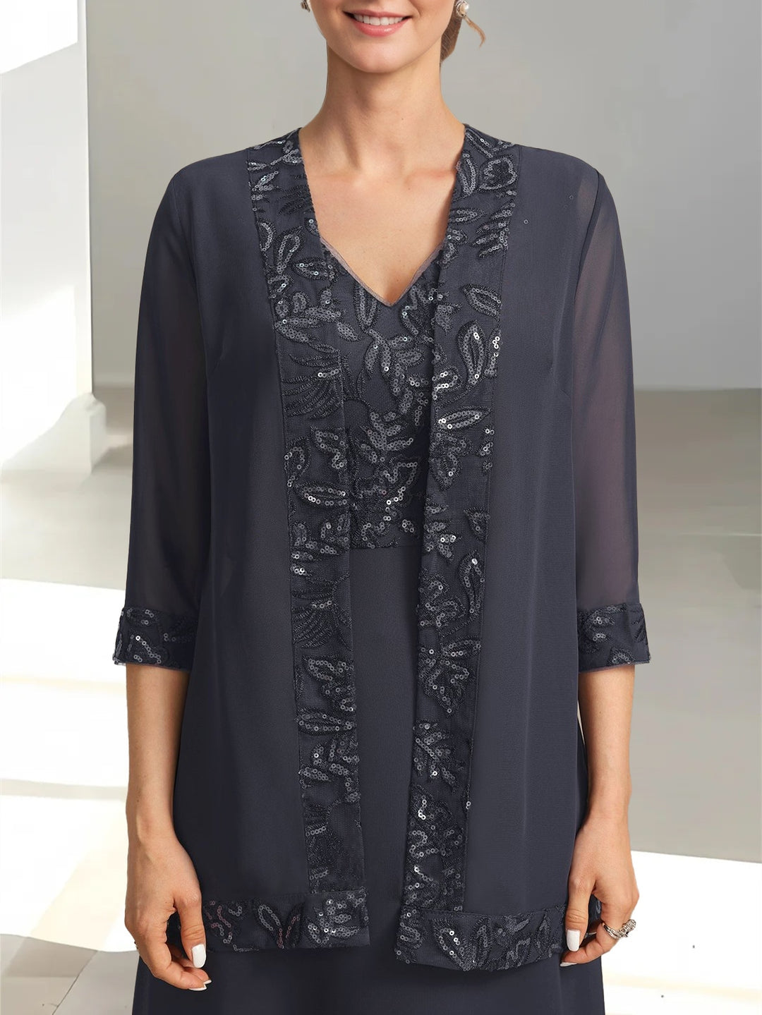 Ensemble 2 pièces mère de la mariée ligne A, col V, sans manches, longueur cheville, appliques et sequins avec veste