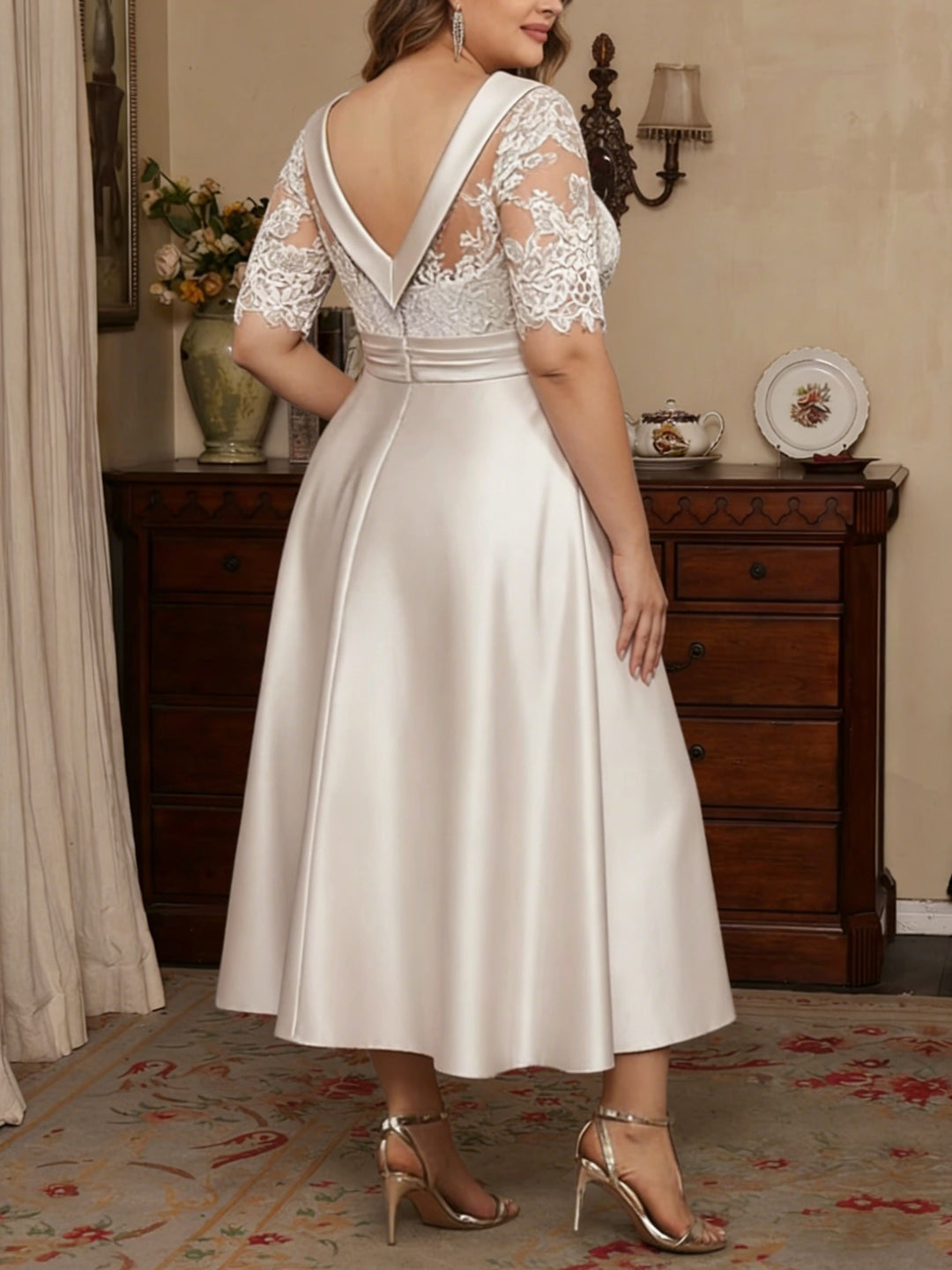 Robe mère de la mariée taille plus ligne A, satin col rond, dentelle, manches mi-longues, longueur midi