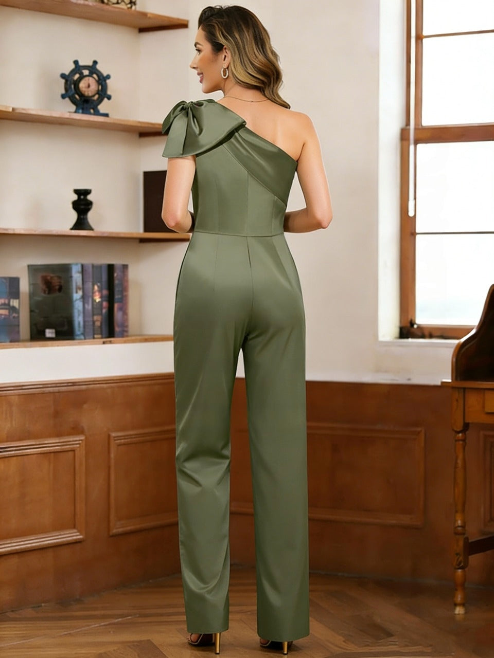 Ensemble pantalon / combinaison mère de la mariée satin une épaule, surjupe amovible, sans manches, nœud, longueur sol