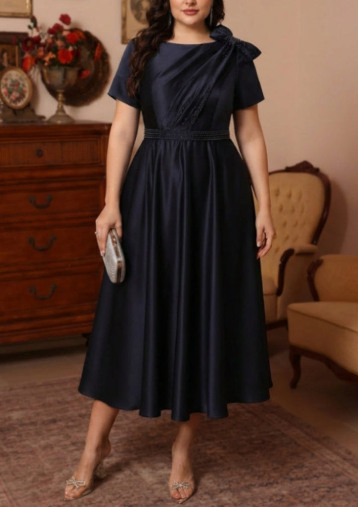 Robe mère de la mariée taille plus ligne A, satin col rond, manches courtes, longueur midi, perles, nœud