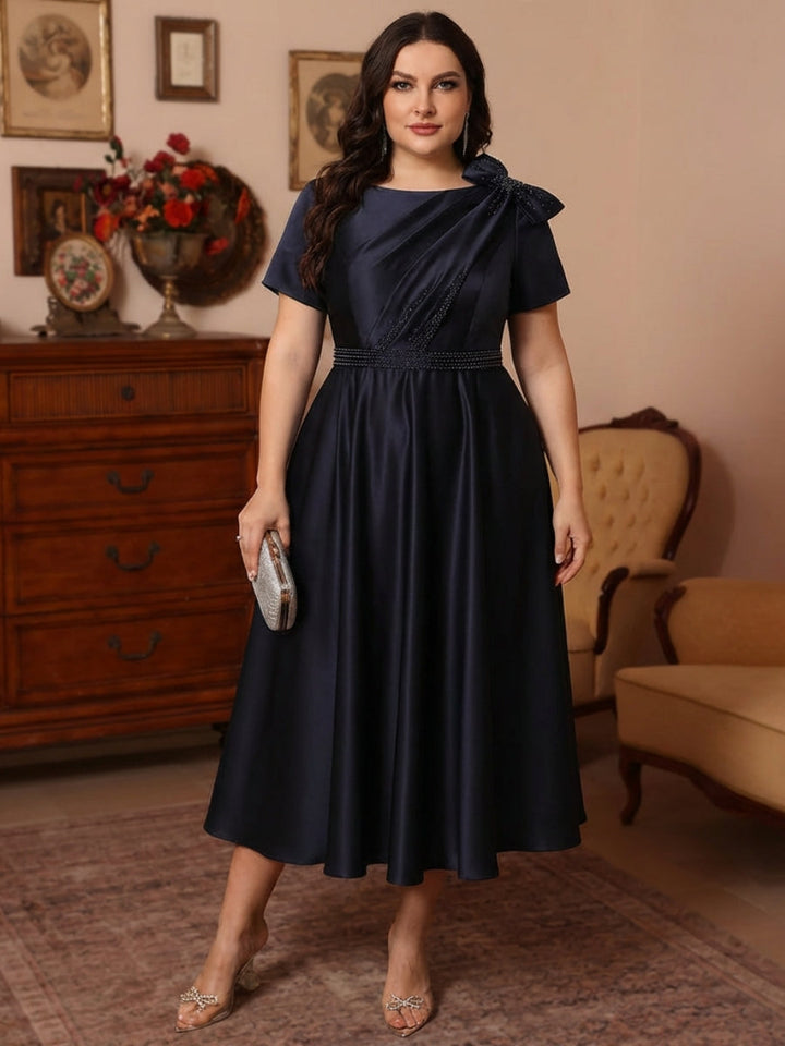 Robe mère de la mariée taille plus ligne A, satin col rond, manches courtes, longueur midi, perles, nœud
