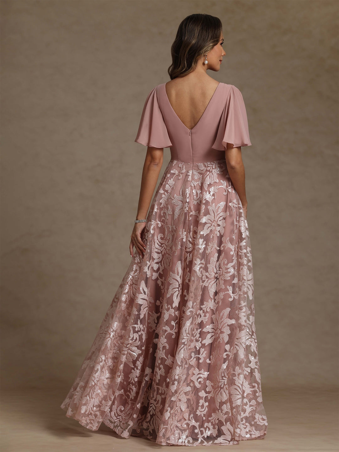 Robe mère de la mariée mousseline ligne A, col V, manches courtes, longueur sol, dentelle et drapé